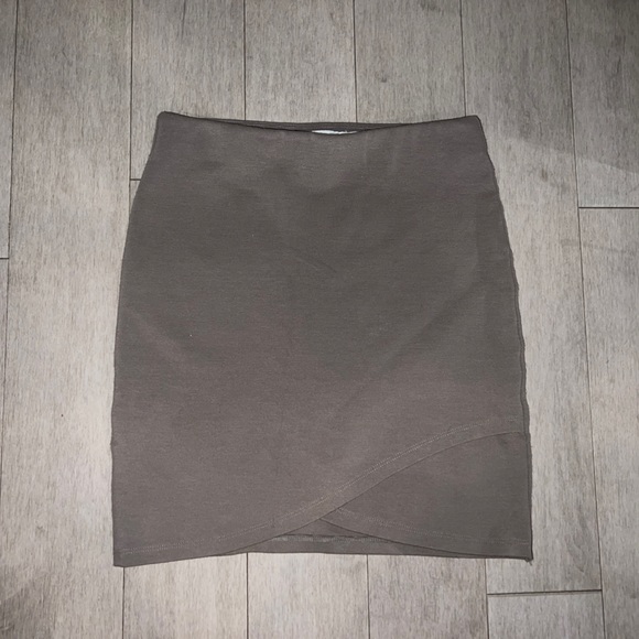 3/25$ 💓 Talula Aritzia Primrose Mini Skirt - Picture 5 of 5